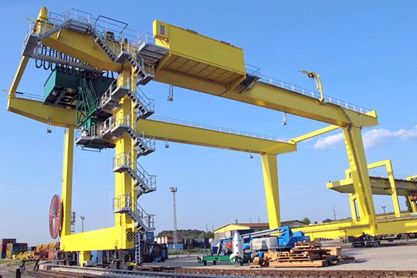Mobile Container Crane